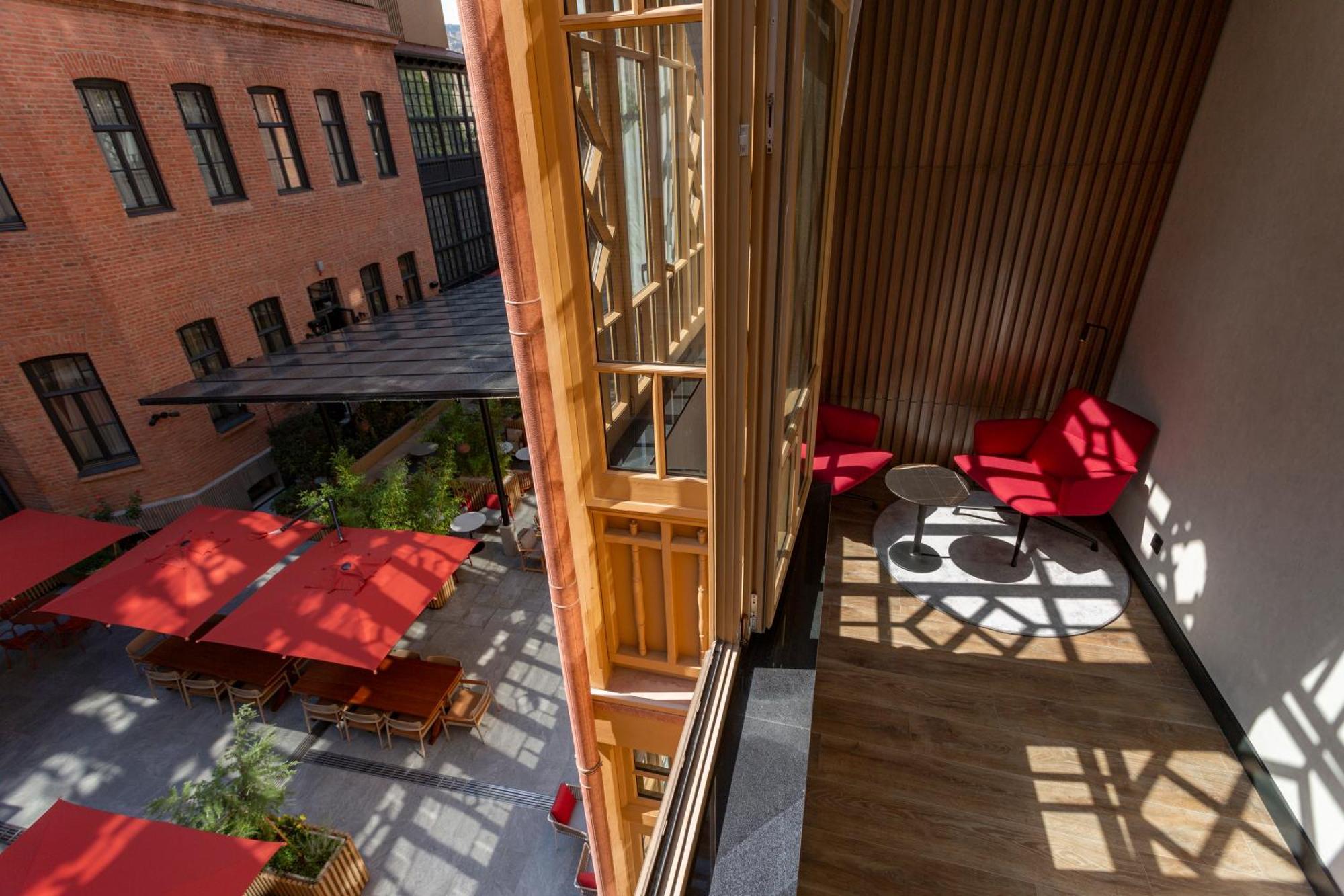 Radisson Red Tbilisi Hotell Rom bilde