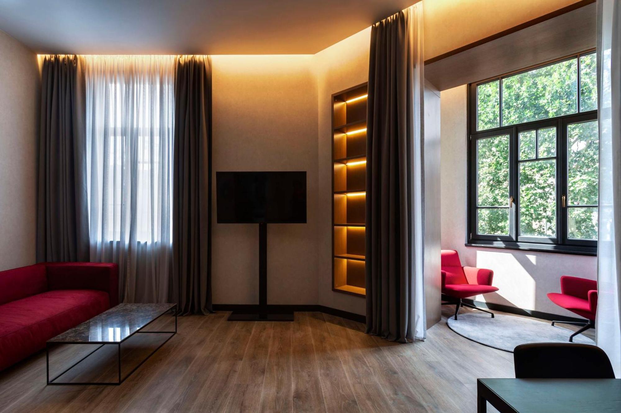 Radisson Red Tbilisi Hotell Eksteriør bilde