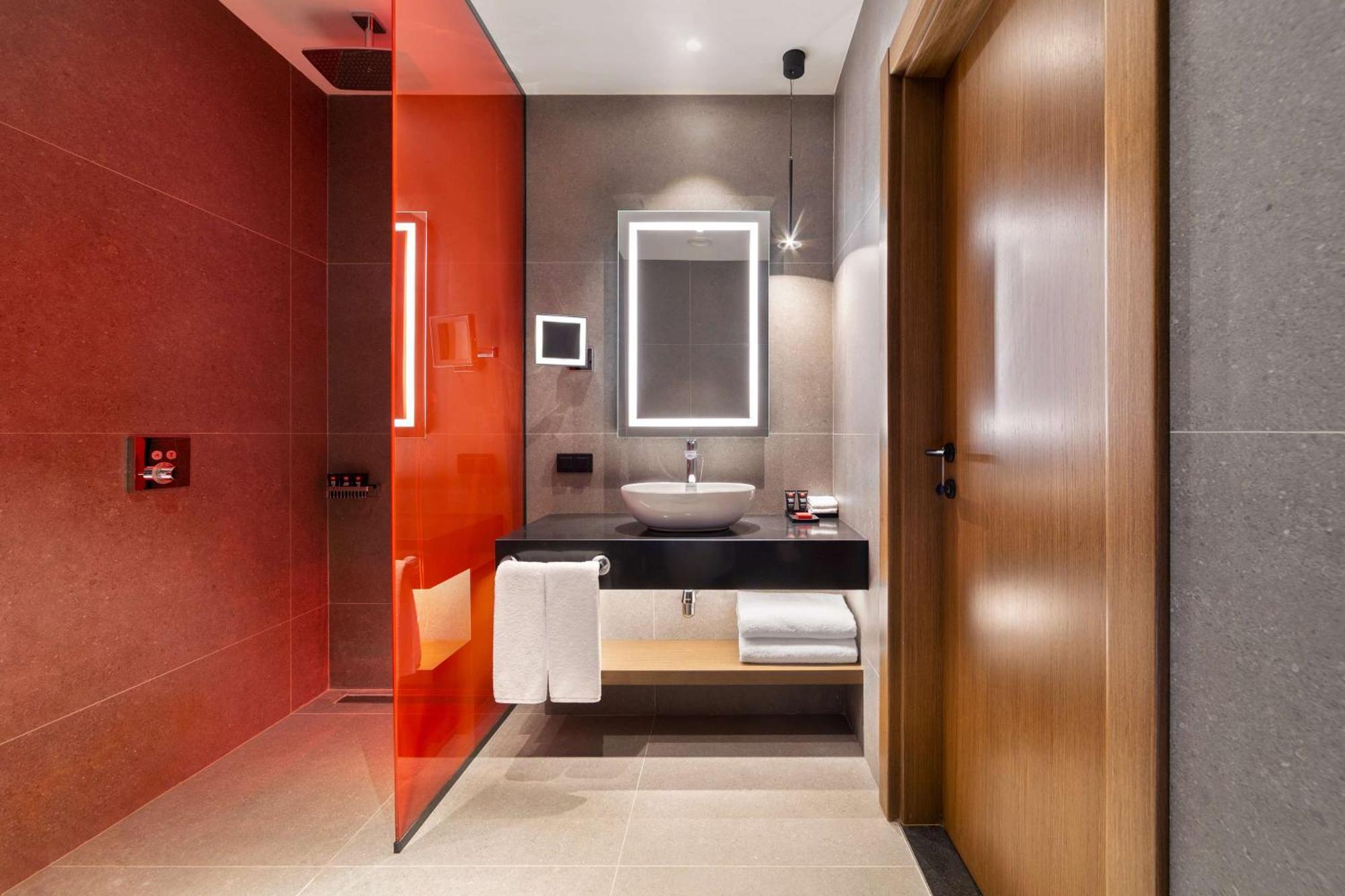 Radisson Red Tbilisi Hotell Eksteriør bilde