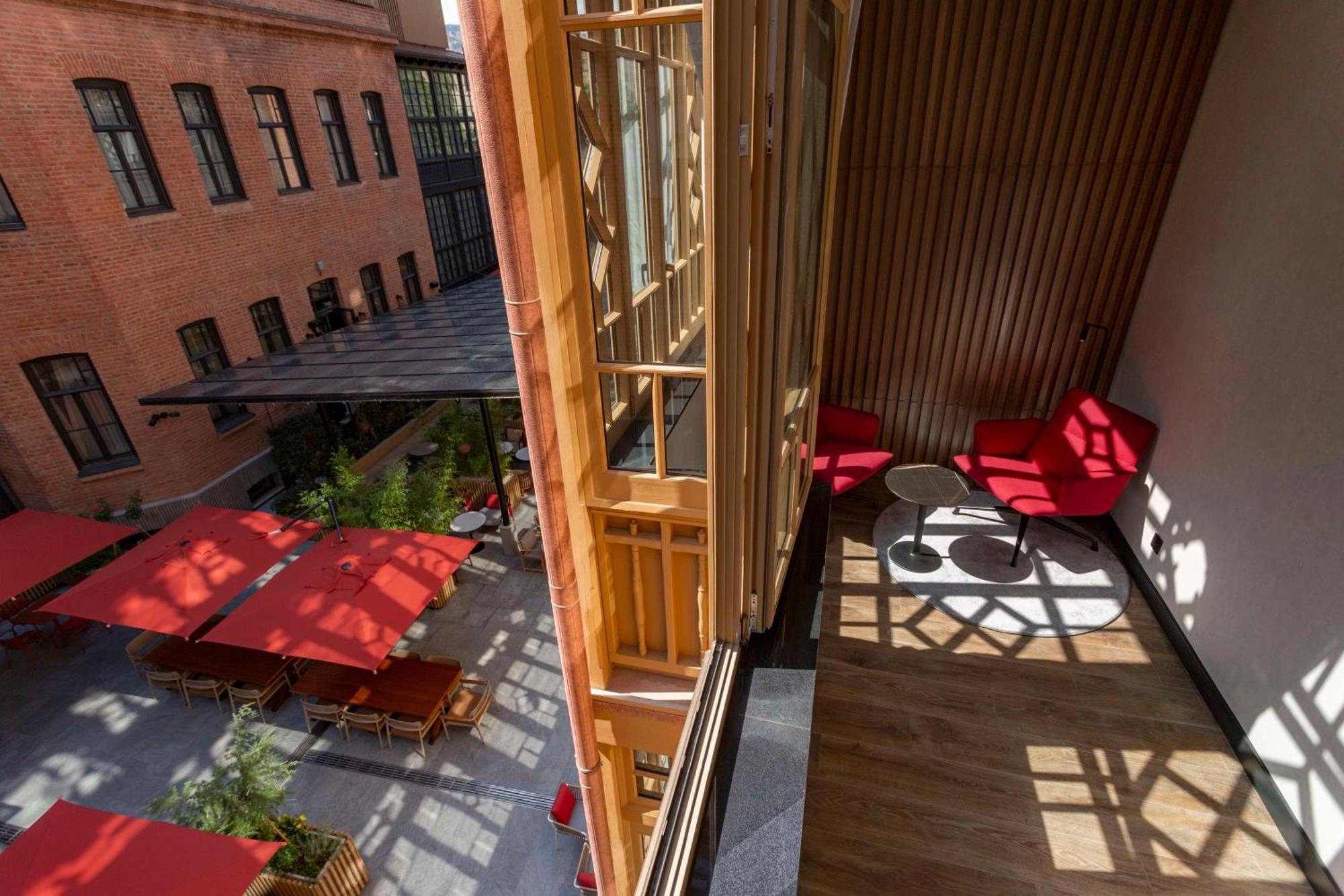 Radisson Red Tbilisi Hotell Eksteriør bilde