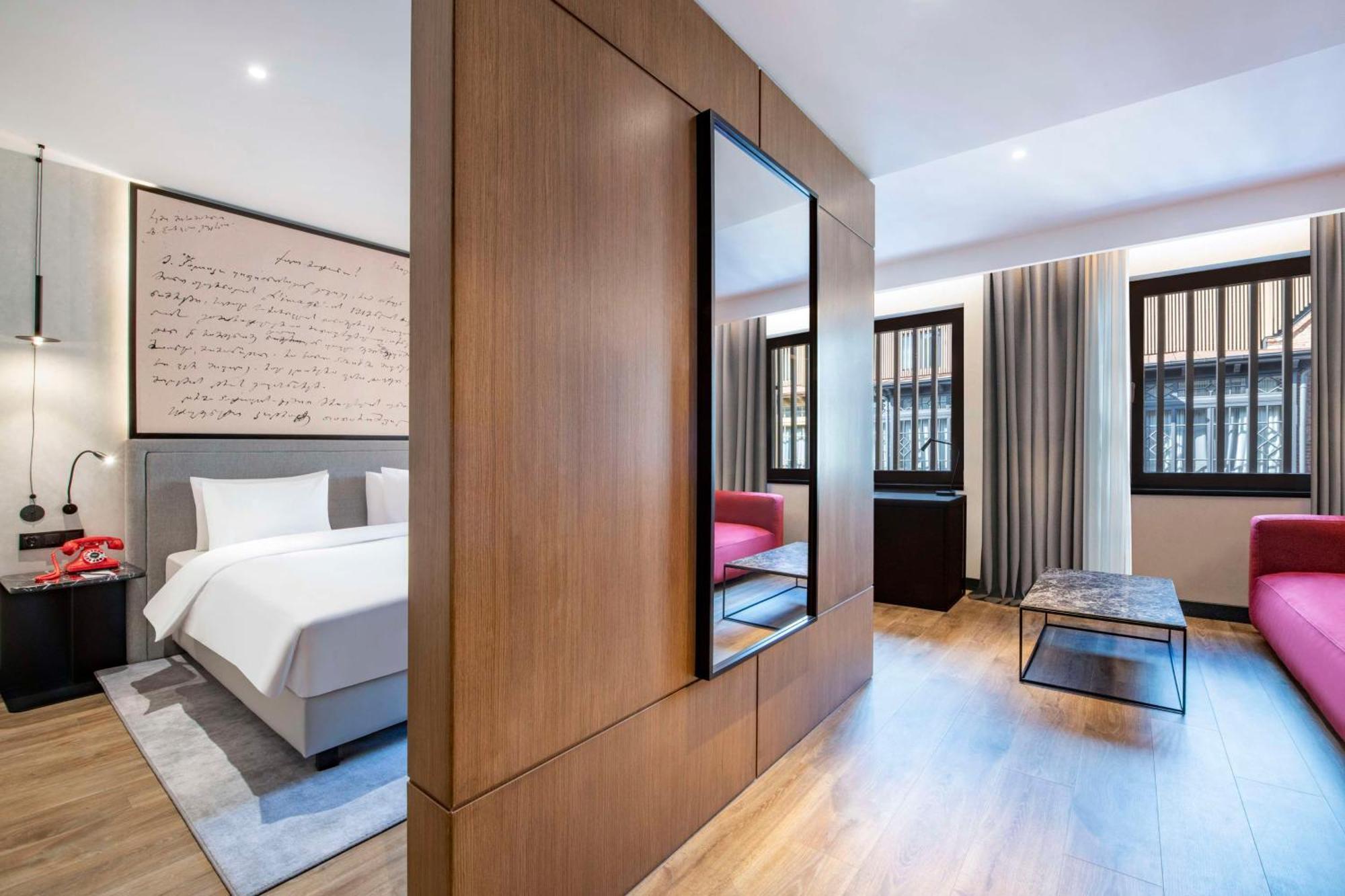 Radisson Red Tbilisi Hotell Eksteriør bilde