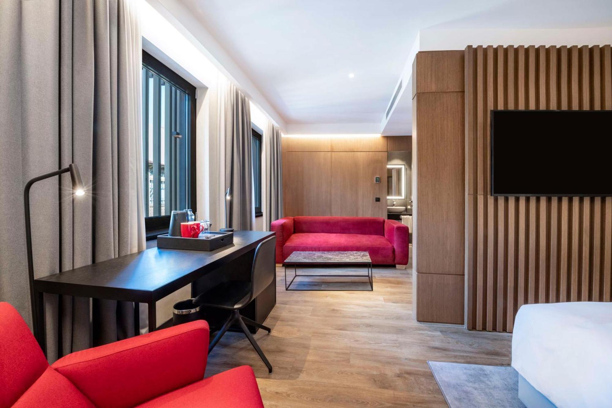 Radisson Red Tbilisi Hotell Eksteriør bilde